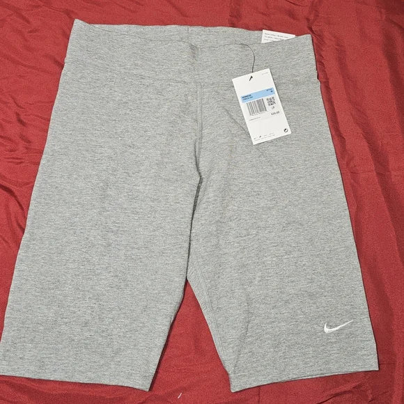 Nike Gray Tight Fit Mid-Rise Bike Shorts - Picture 1 of 3